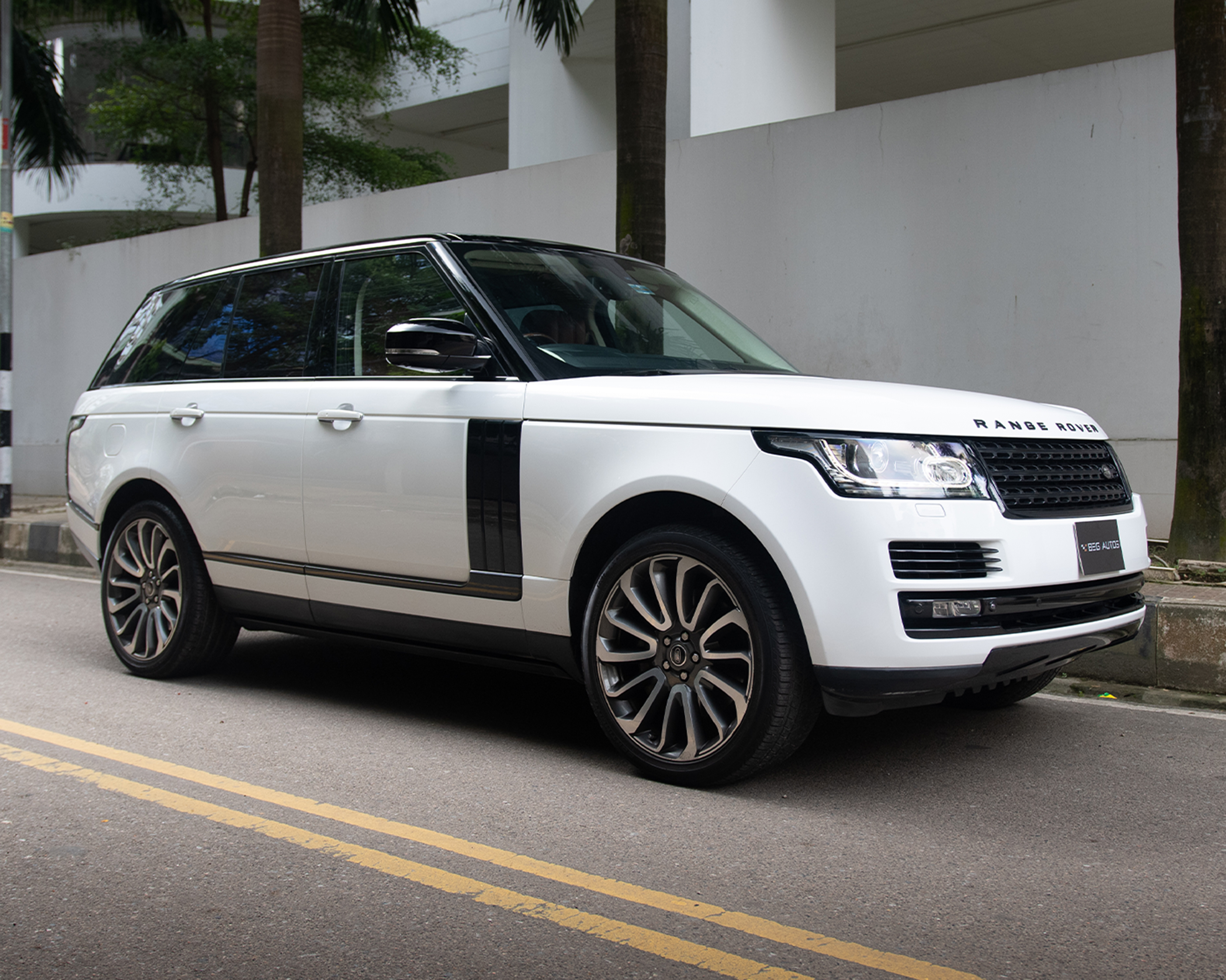 Before - RANGE ROVER VOGUE 2014–2019 CONVERSION